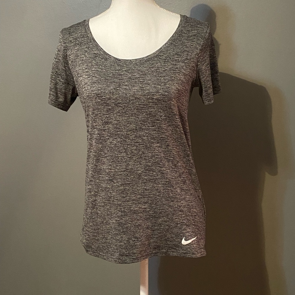 Nike Women's Heathered Gray Short Sleeve Tee